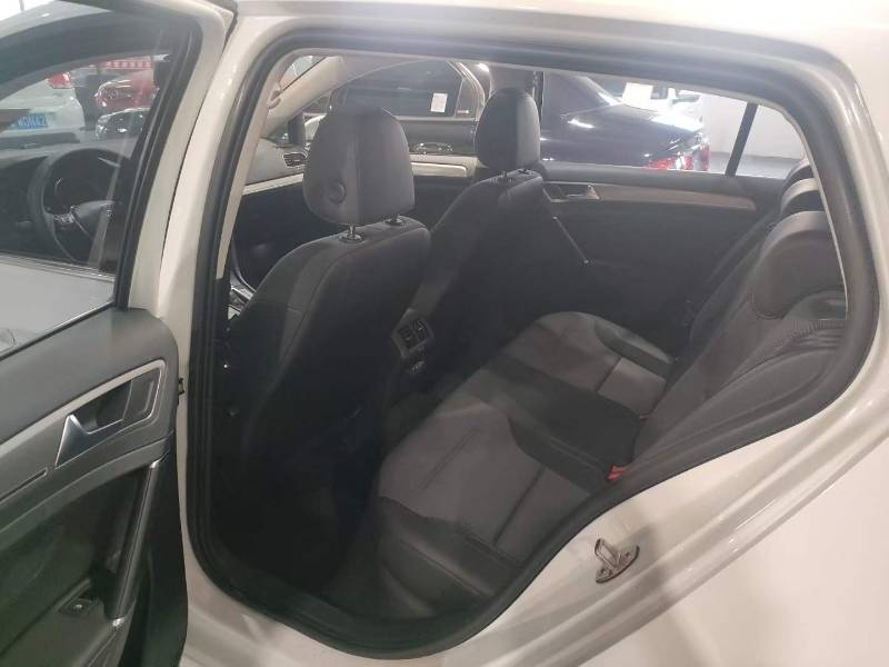 Volkswagen Golf 2018 car image #4