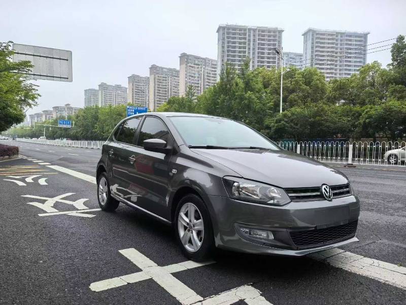 Volkswagen Polo 2012 car image 