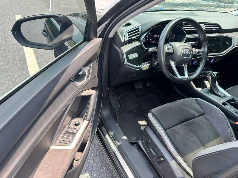Audi Q3 2021 car image #4