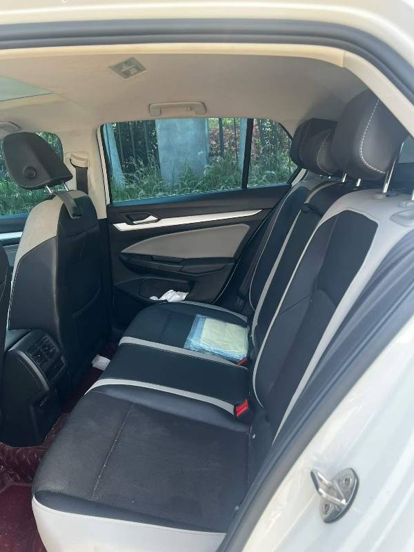 Volkswagen Golf 2023 immagine di auto #8