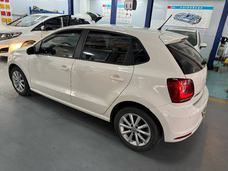 Volkswagen Polo 2016 car image #2