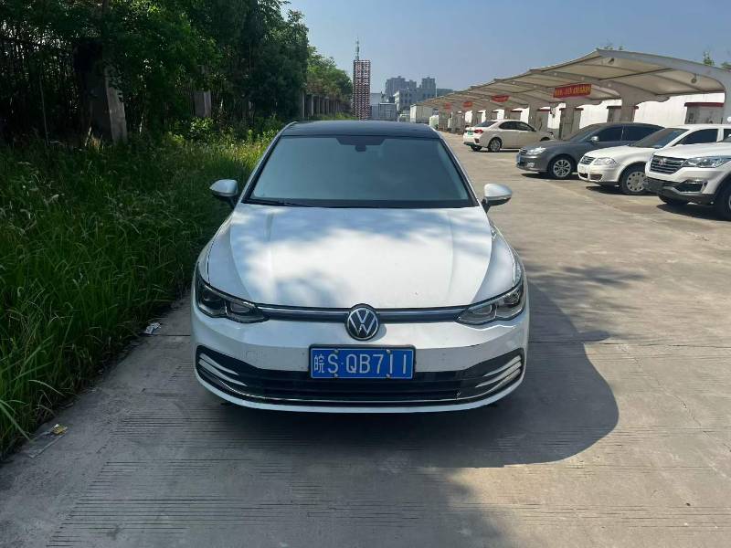 Volkswagen Golf 2023 immagine di auto #2