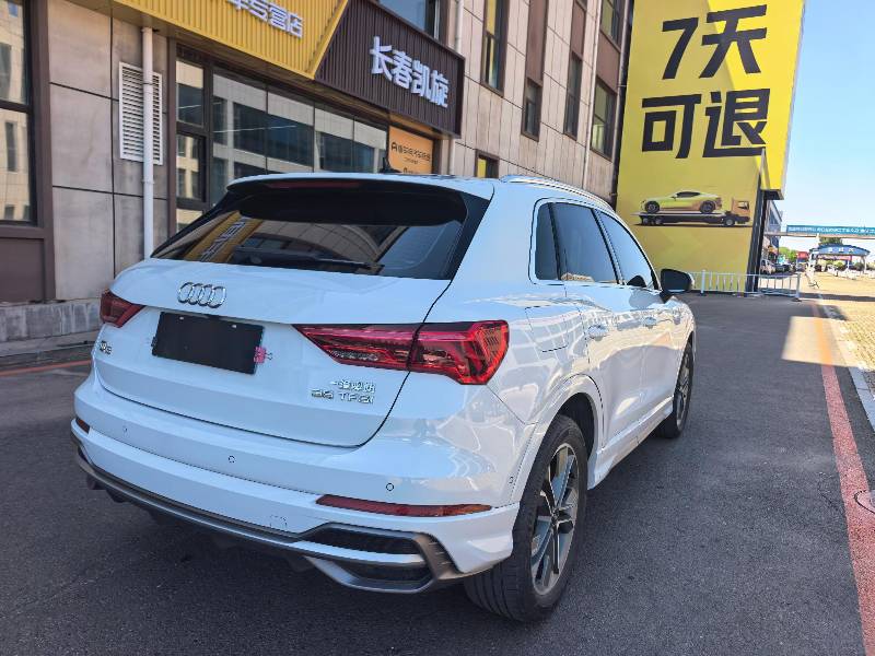 Audi Q3 2023 car image #6