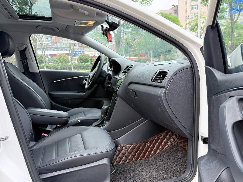 Volkswagen Polo 2015 immagine di auto #4
