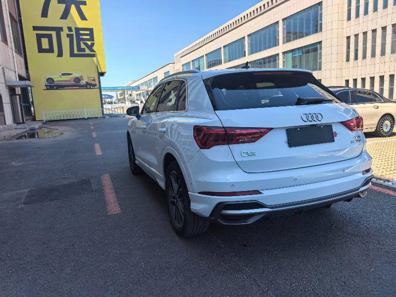 Audi Q3 2023 car image #4