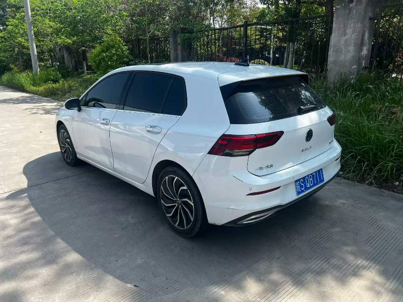 Volkswagen Golf 2023 immagine di auto #6