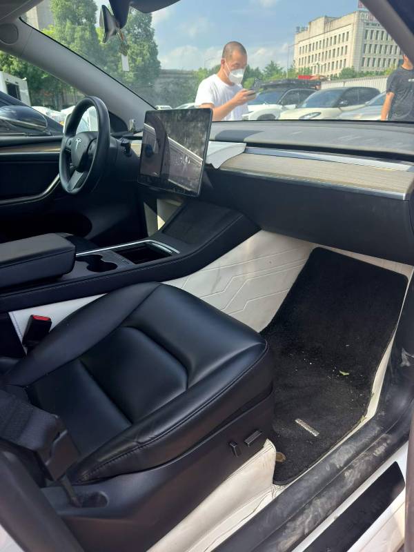 Tesla Model Y 2023 #8 Tesla Model Y 2023 car image #8