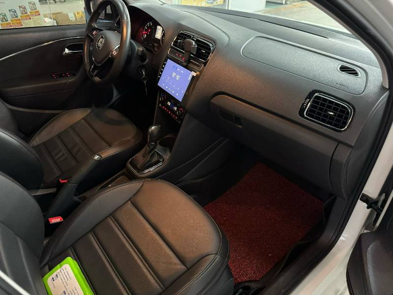 Volkswagen Polo 2016 car image #6