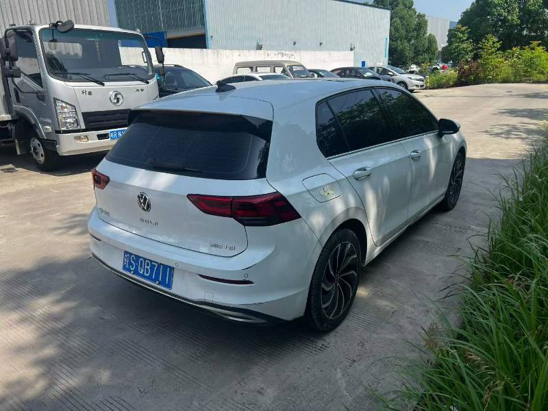 Volkswagen Golf 2023 immagine di auto #4