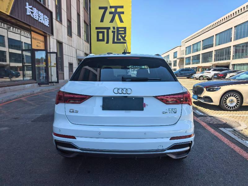 Audi Q3 2023 car image #5