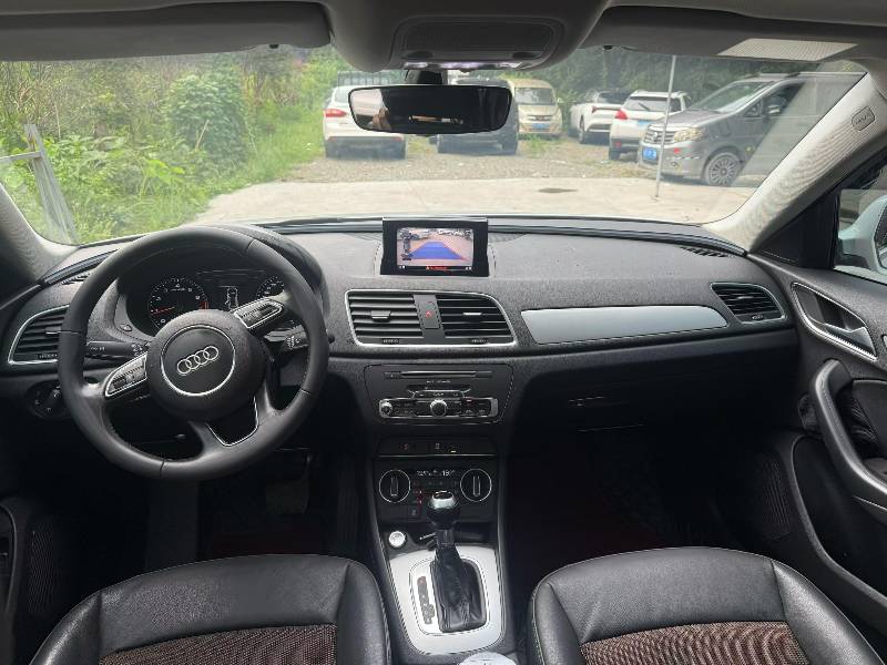 Audi Q3 2019 car image #8