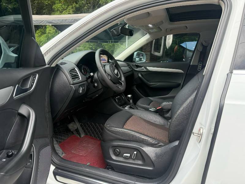 Audi Q3 2019 car image #7