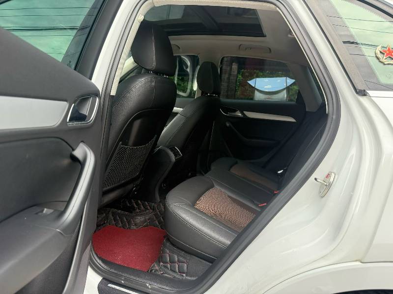 Audi Q3 2019 car image #9