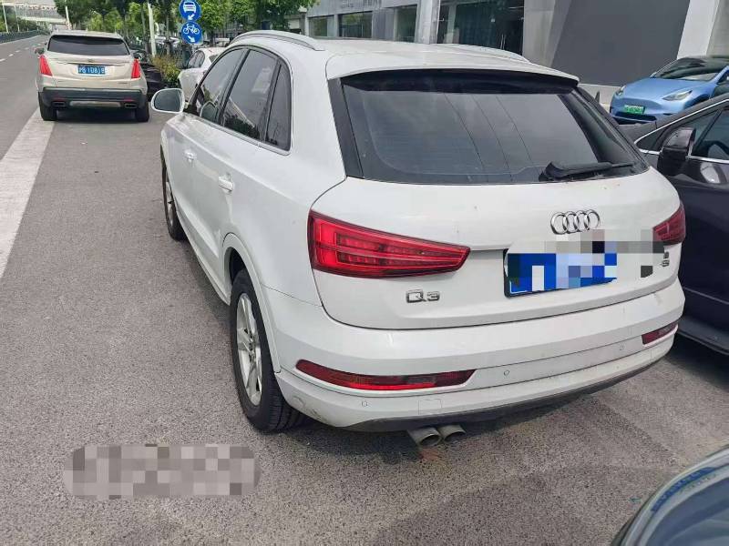 Audi Q3 2018 car image #2