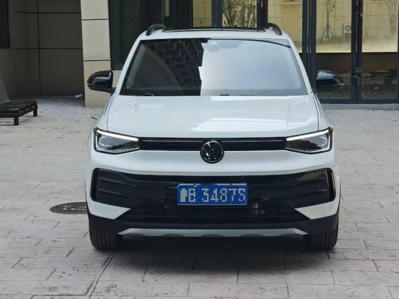 Volkswagen Tharu 2025 car image #2