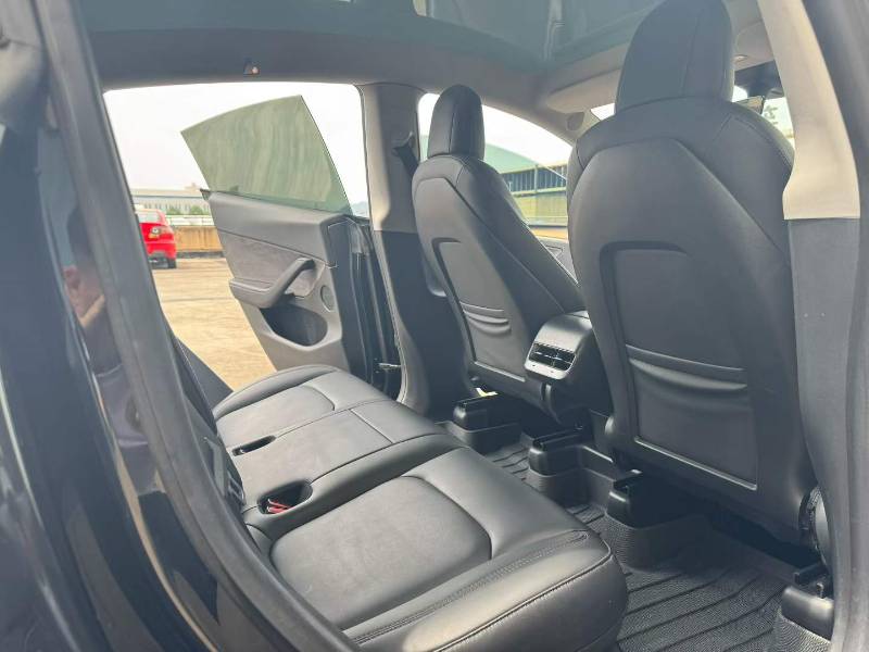 Tesla Model Y 2022 car image #8