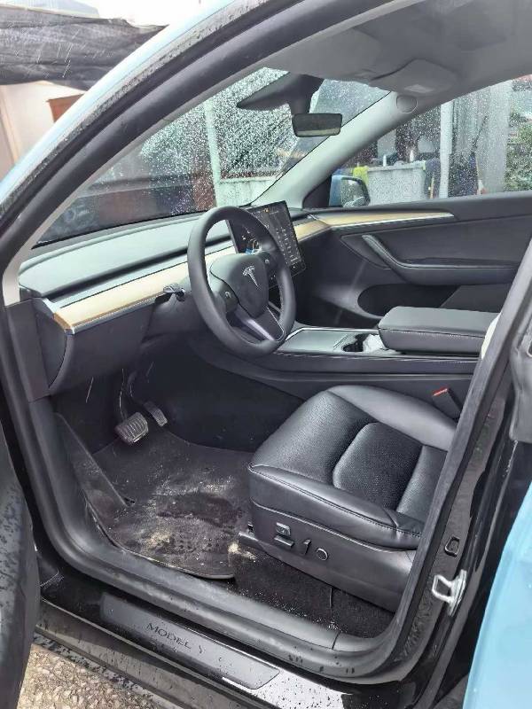 Tesla Model Y 2021 car image #2