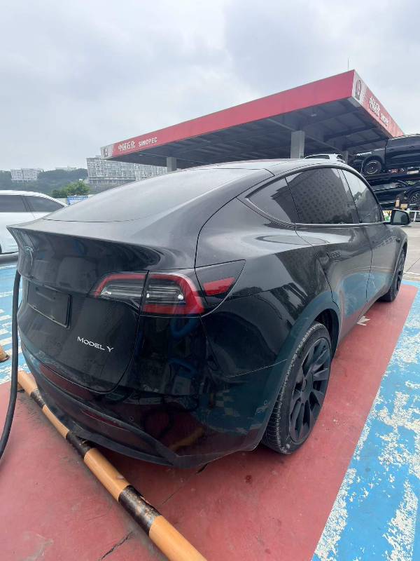 Tesla Model Y 2022 car image #3