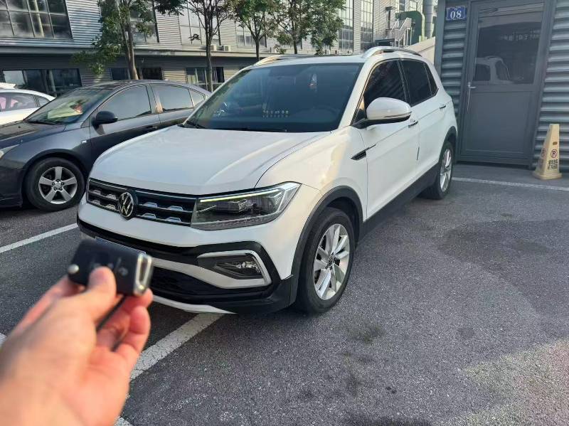 Volkswagen T-Cross 2021 car image #2