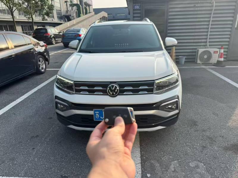 Volkswagen T-Cross 2021 car image 