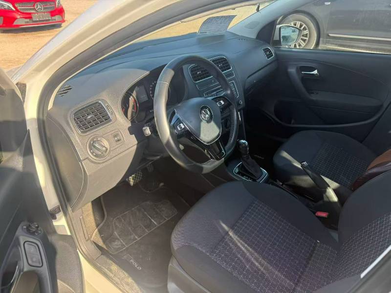 Volkswagen Polo 2016 car image #2
