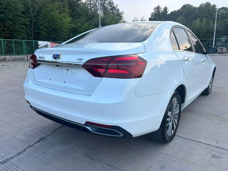 GEELY Emgrand 2018 car image #4