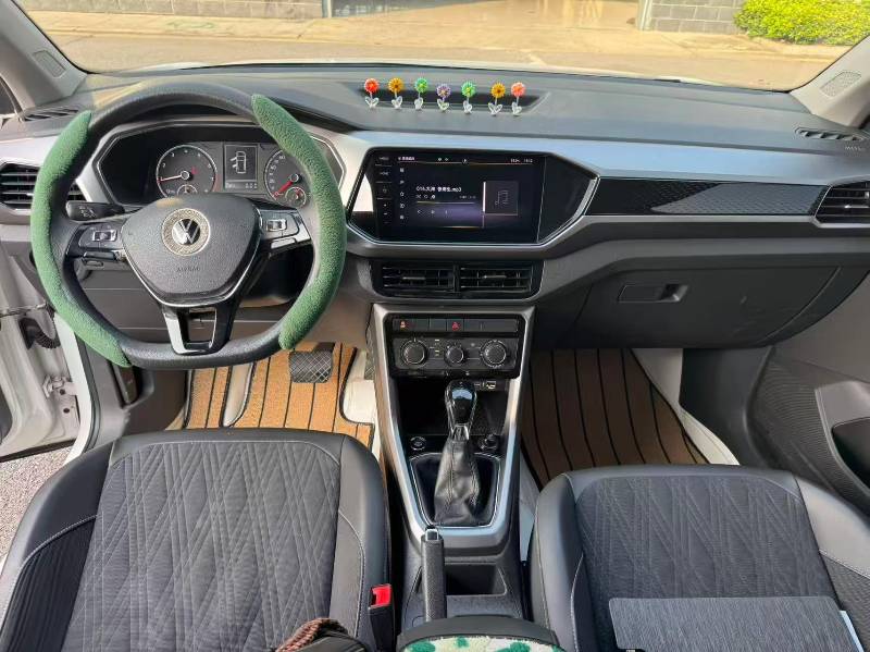 Volkswagen T-Cross 2021 car image #6