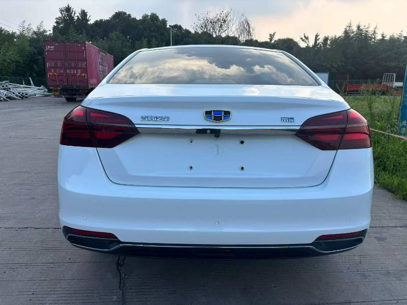 GEELY Emgrand 2018 car image #5