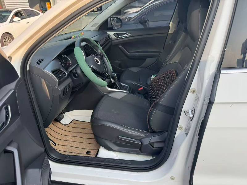 Volkswagen T-Cross 2021 car image #3