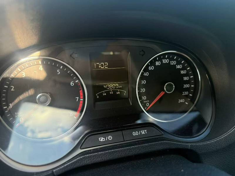 Volkswagen Polo 2016 car image #3