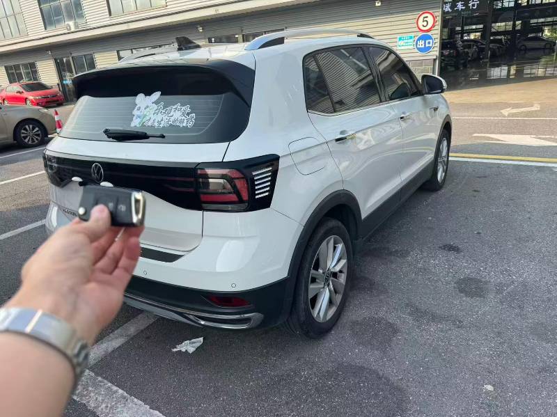 Volkswagen T-Cross 2021 car image #9