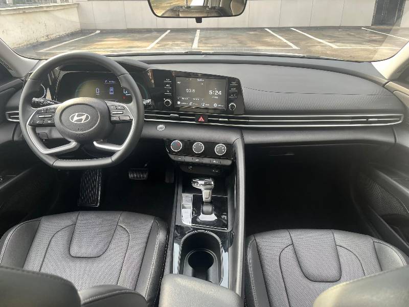 Hyundai Elantra 2023 car image #9