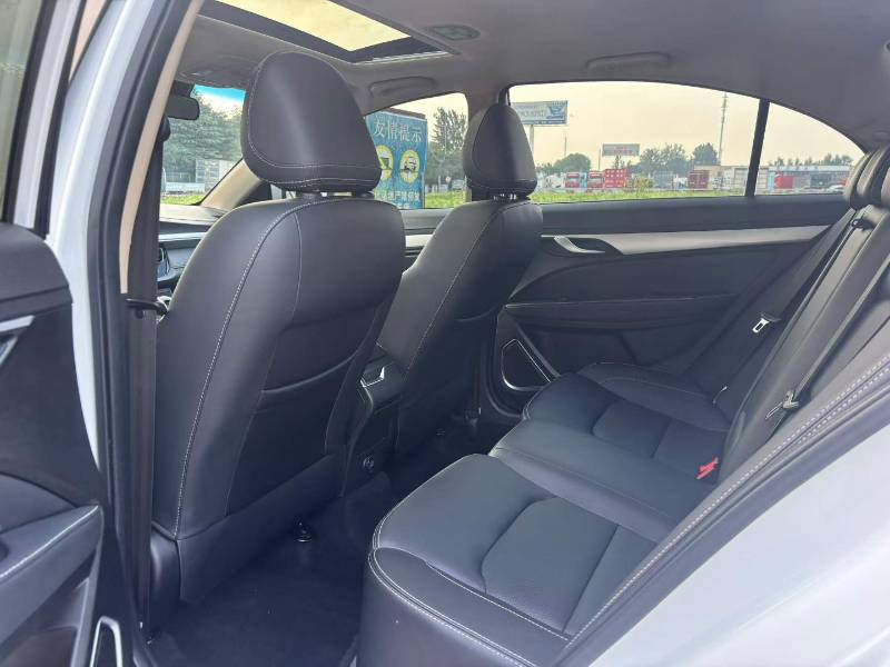 GEELY Emgrand 2018 car image #9