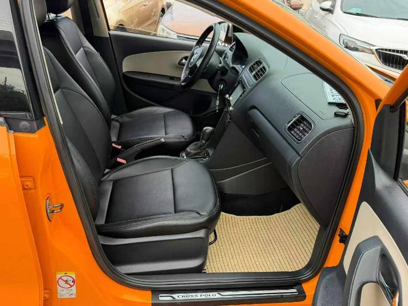 Volkswagen Polo 2012 car image #6