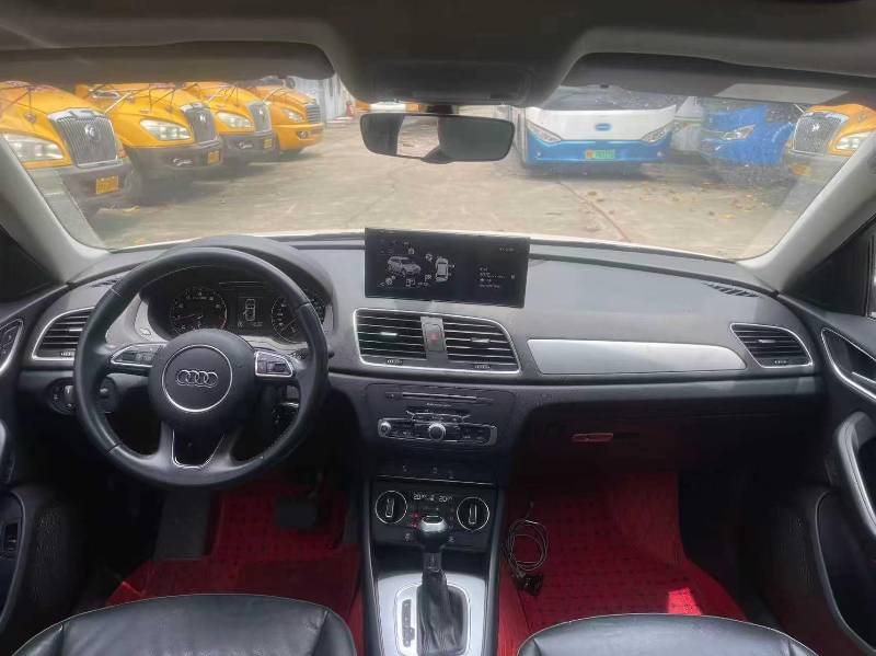 Audi Q3 2019 car image #6