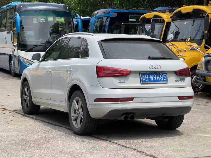 Audi Q3 2019 car image #7