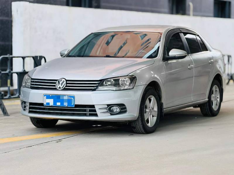 Volkswagen Bora 2013 car image 