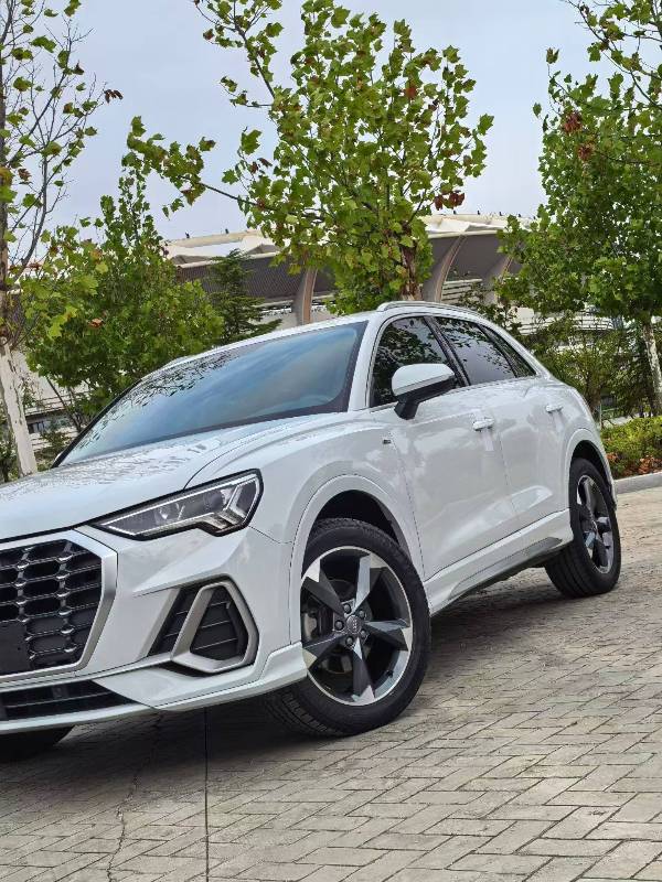 Audi Q3 2020 car image #3