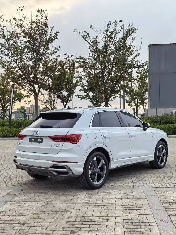 Audi Q3 2020 car image #4