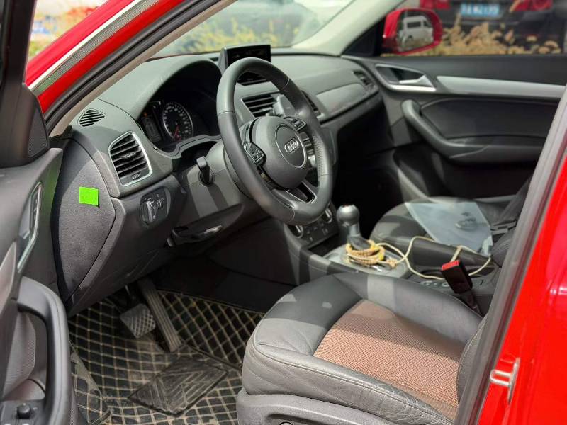 Audi Q3 2019 car image #6