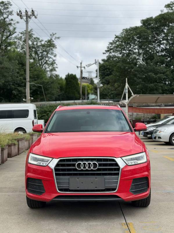 Audi Q3 2019 car image #2
