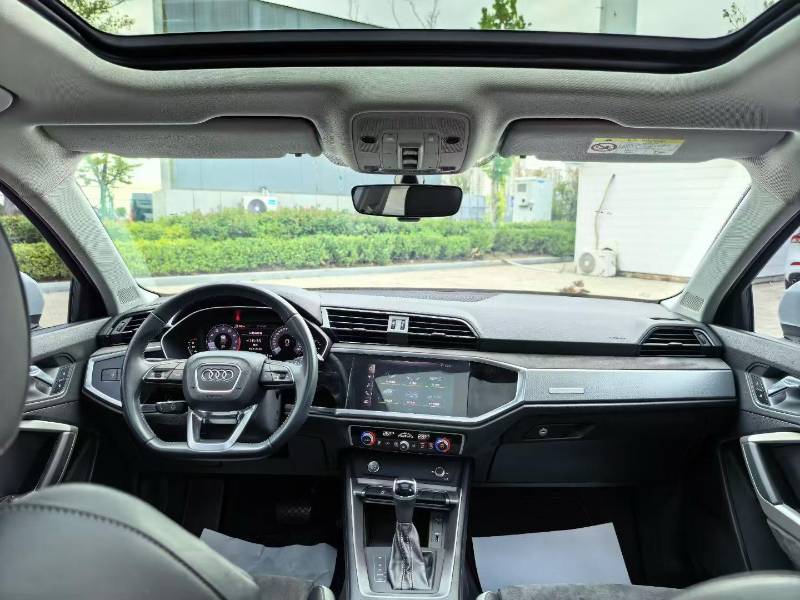 Audi Q3 2020 car image #8