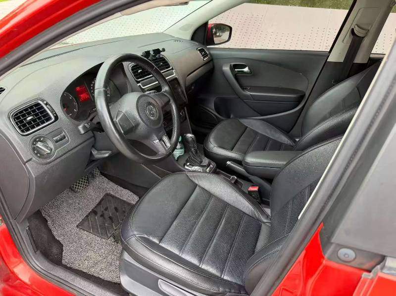 Volkswagen Polo 2013 car image #6