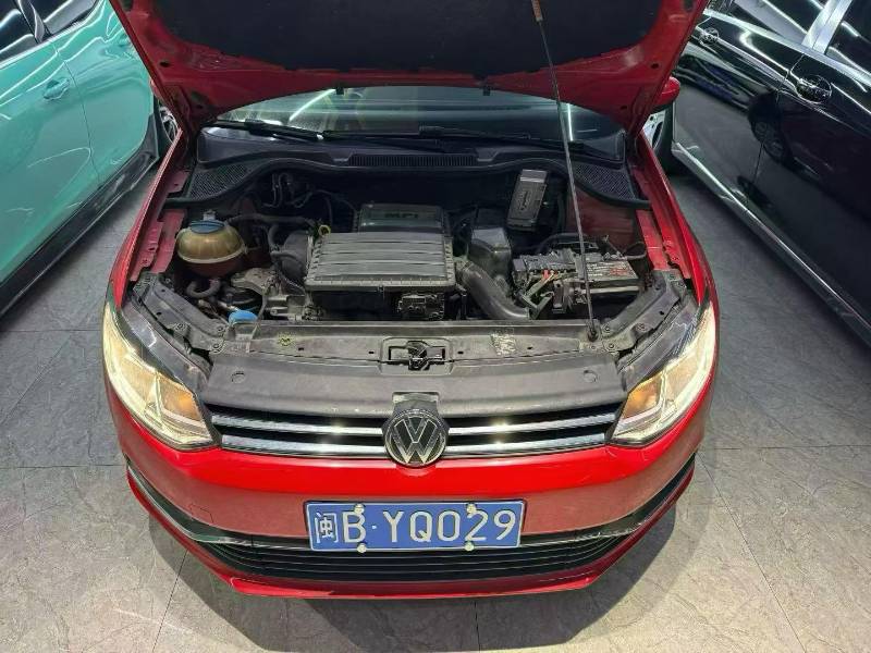 Volkswagen Polo 2015 car image #6
