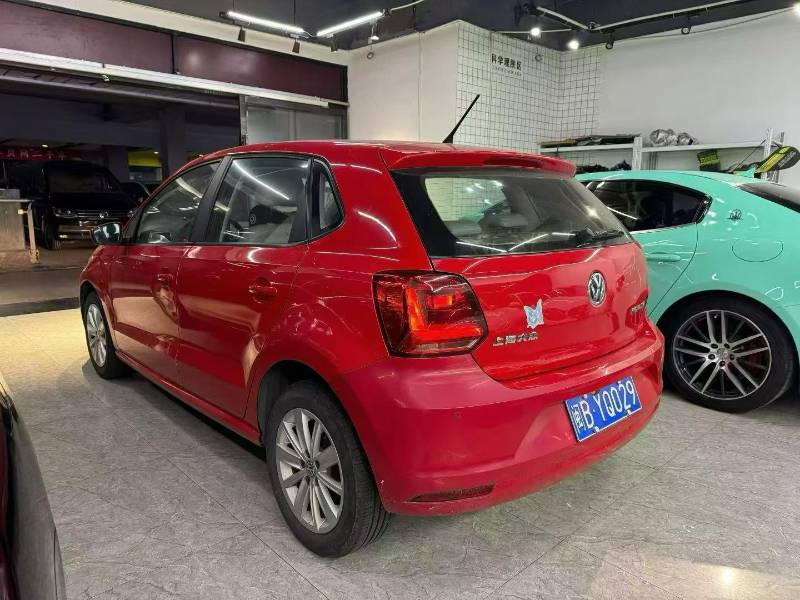 Volkswagen Polo 2015 car image #4