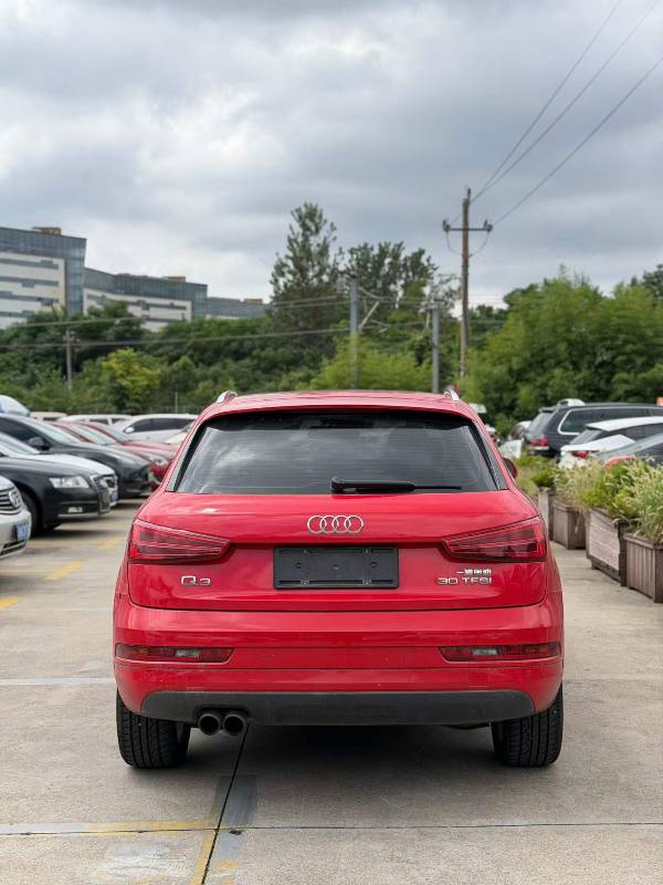 Audi Q3 2019 car image #3