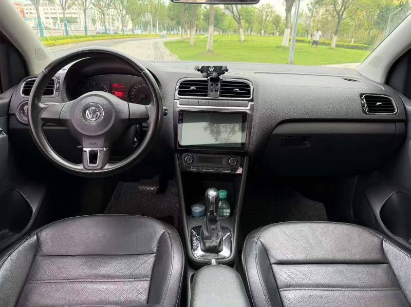 Volkswagen Polo 2013 car image #9
