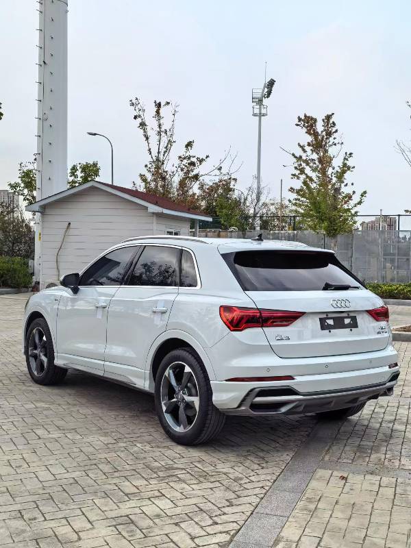 Audi Q3 2020 car image #5