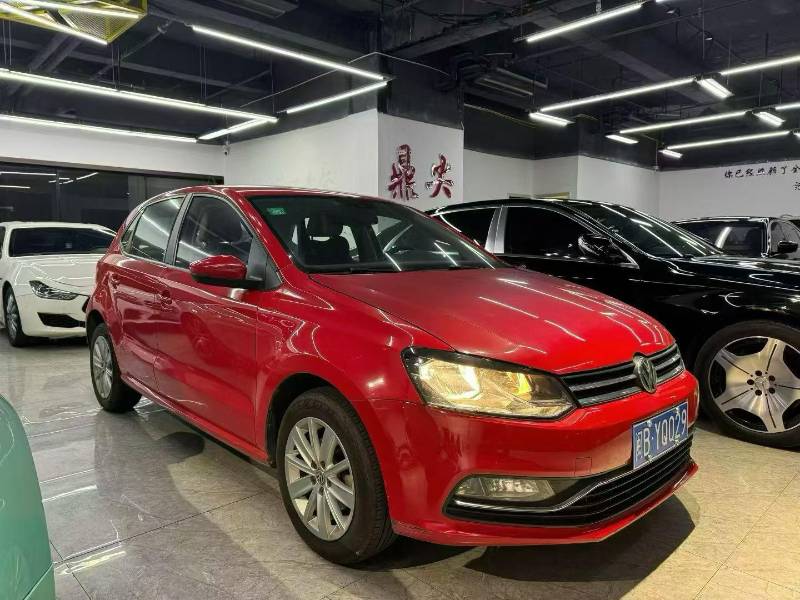 Volkswagen Polo 2015 car image #2