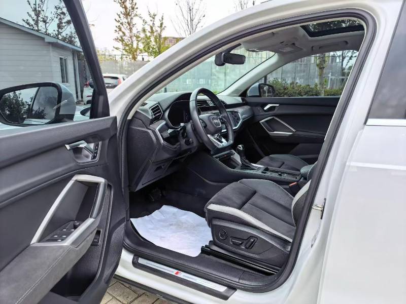 Audi Q3 2020 car image #6
